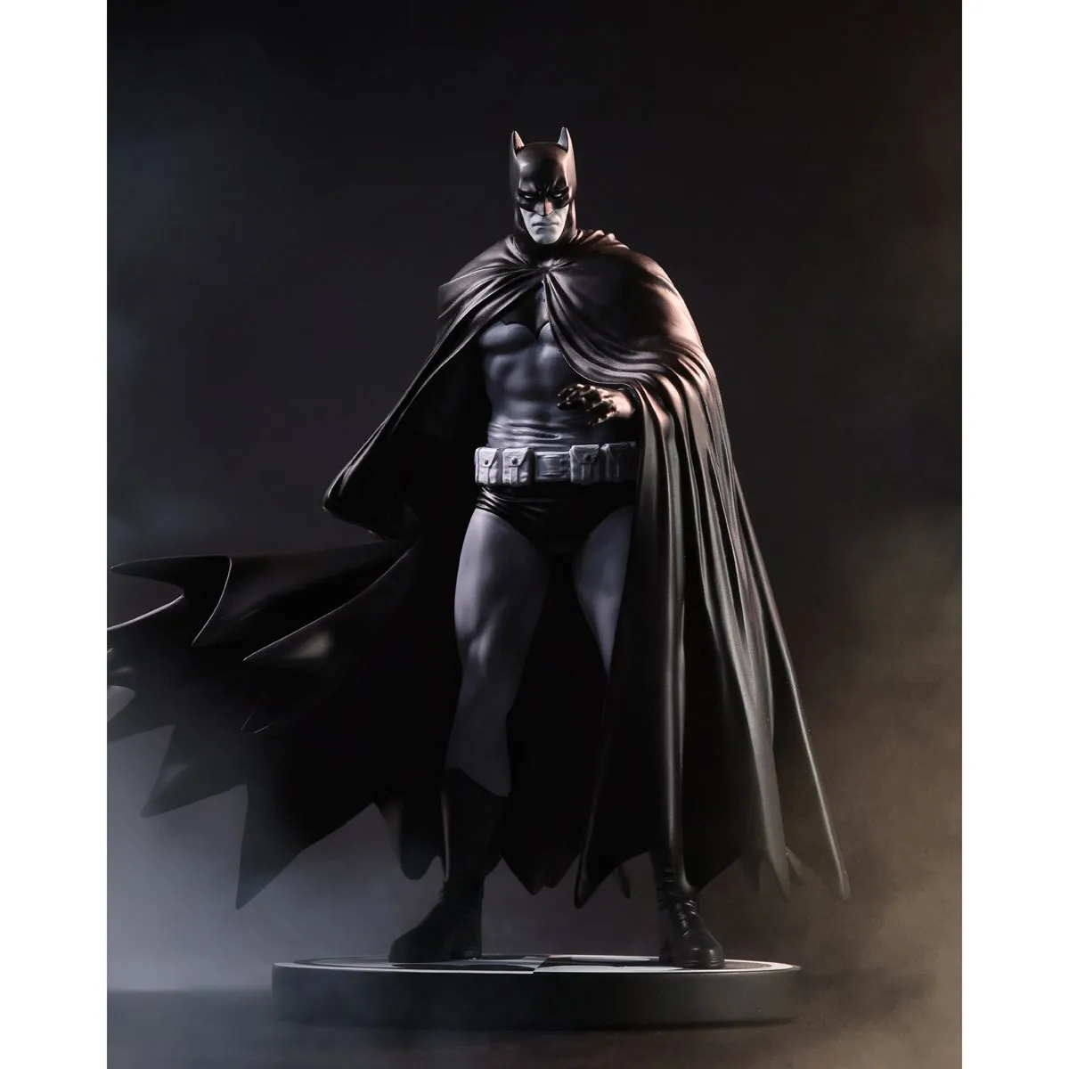 Batman Black and White by Lee Weeks Resin 1:10 Scale Statue by McFarlane Toys