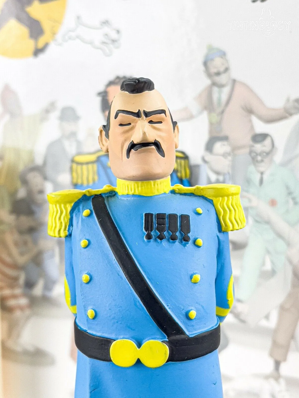 Tintin Figurine Officielle # 42 General Alcazar: Broken Ear Herge model Figure