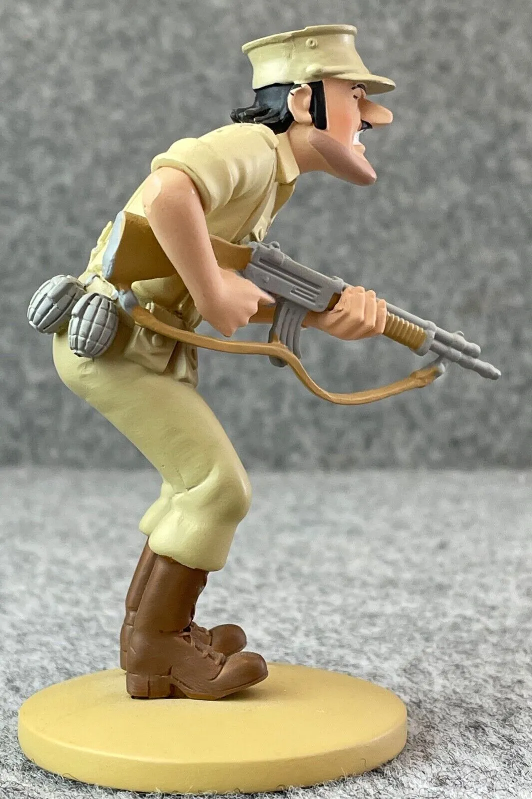 Tintin Figurine Officielle # 56 Army Alcazar: Picaros Herge resin model figure